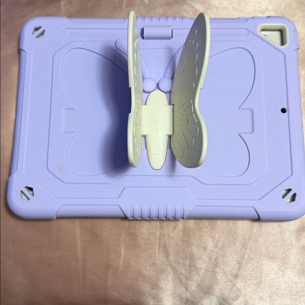 Sleek White Tablet Case